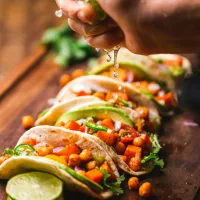 Tacos de Birria de Res con Consomé (Orden de 3)
